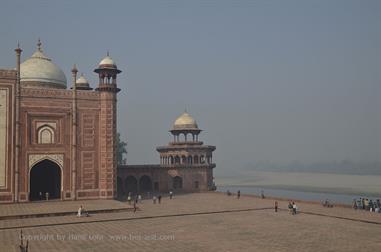 06 Taj_Mahal,_Agra_DSC5652_b_H600